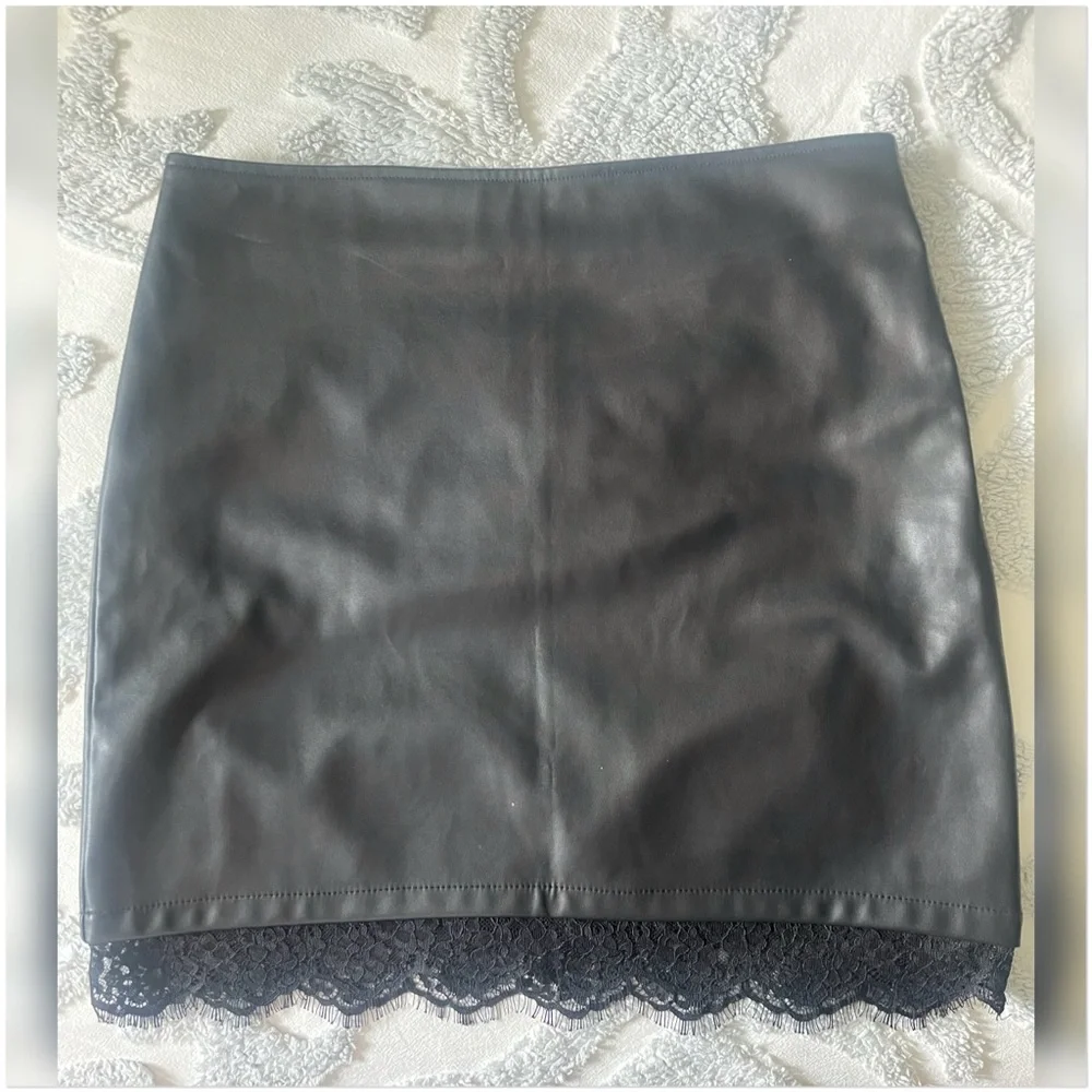 Faux leather midi skirt with lace hem - Picture 3 of 4